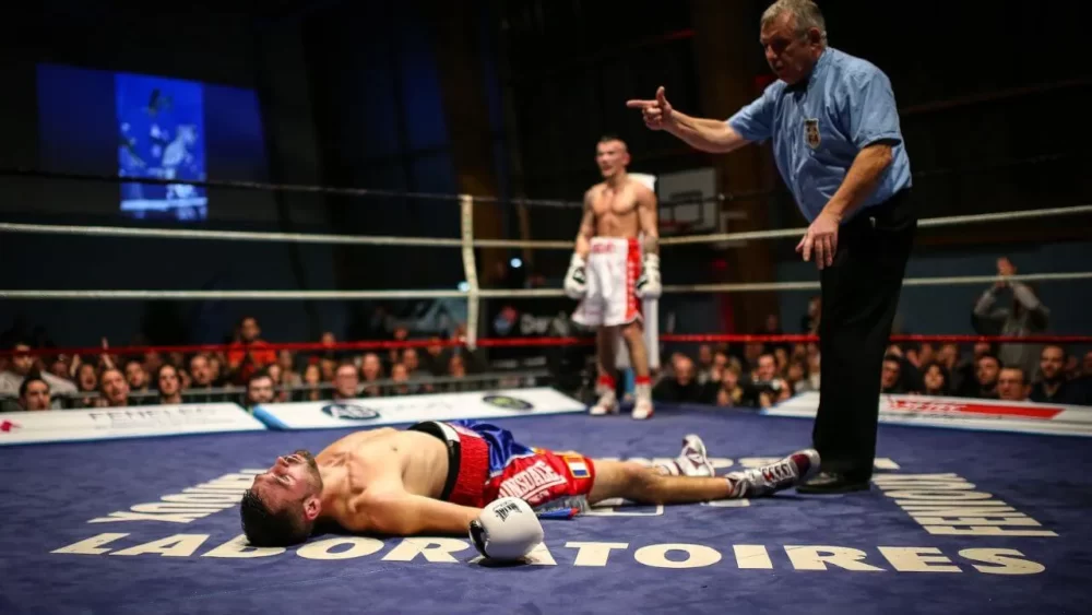 Image-of-a-man-winning-a-boxing-match-by-KO