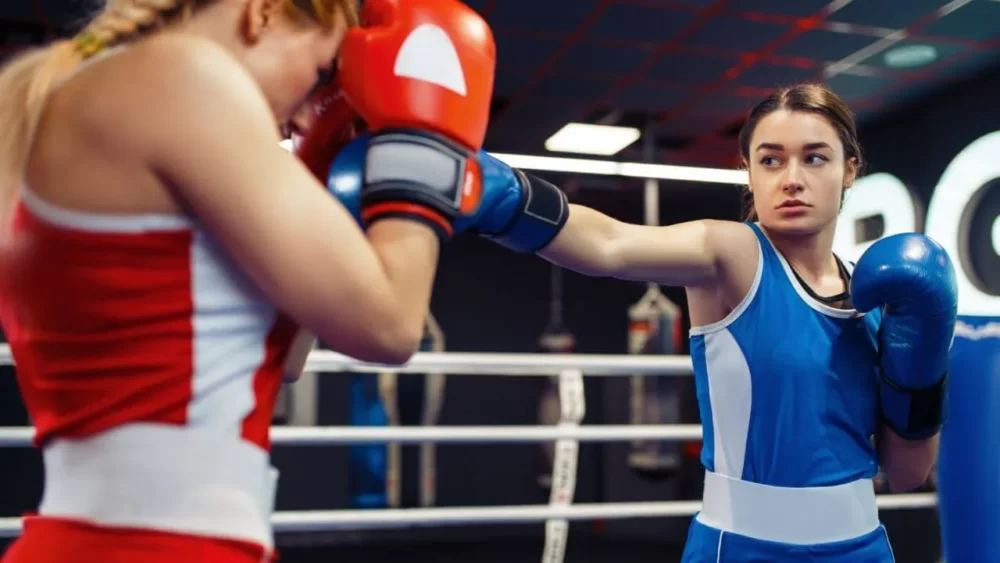 Image-of-a-woman-hitting-a-right-uppercut-in-sparring