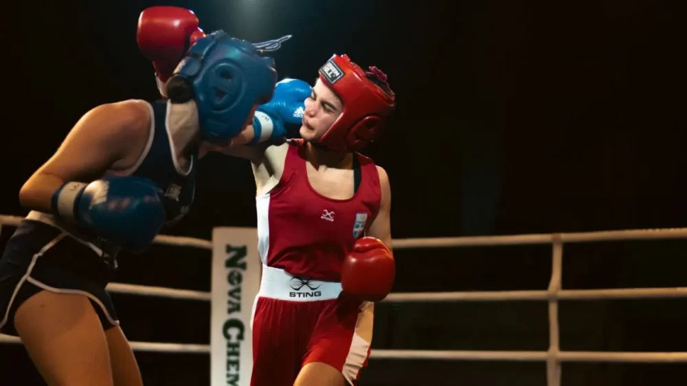 Image-of-a-woman-practicing-sparring