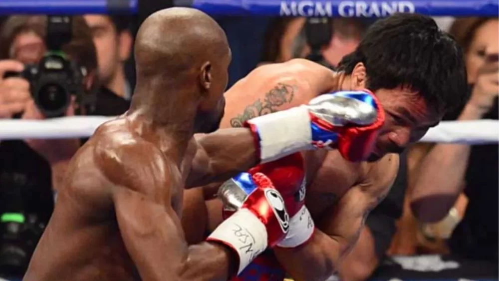 Image-of-Mayweather-hitting-a-no-motion-punch-in-a-fight