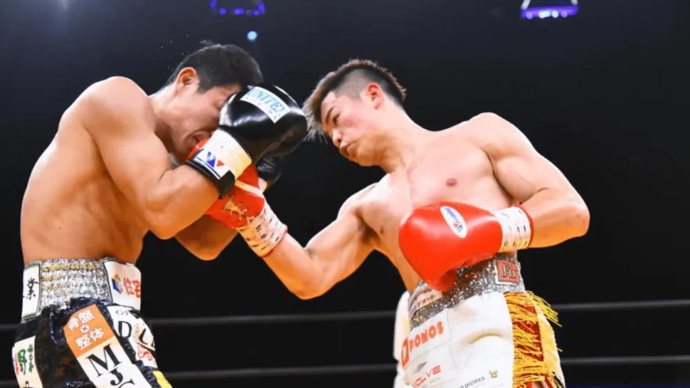Image-of-Tenshin-Nasukawa-hitting-an-uppercut-in-a-match