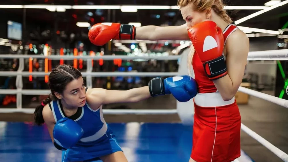 Image-of-a-woman-hitting-a-body-blow-in-sparring