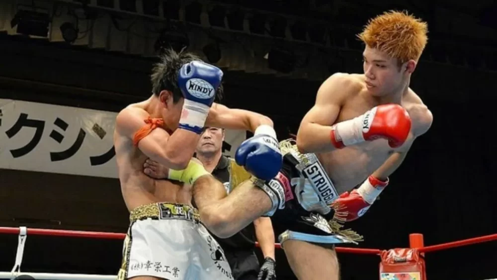 Image-of-a-man-kicking-a-back-roundhouse-kick-in-a-kickboxing-match